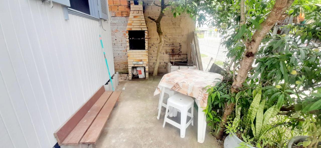 Casa De 2 Quartos Com 2 Ares-Condicionados Em Torres-Rs - Na Mais Bela Praia Gaucha - Cozinha - Banheiro - Tv Smart 32 E Wi-Fi - Estacionamento - Anfitria Superhost No Bnb Villa Kültér fotó