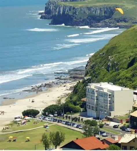 Casa De 2 Quartos Com 2 Ares-Condicionados Em Torres-Rs - Na Mais Bela Praia Gaucha - Cozinha - Banheiro - Tv Smart 32 E Wi-Fi - Estacionamento - Anfitria Superhost No Bnb Villa Kültér fotó