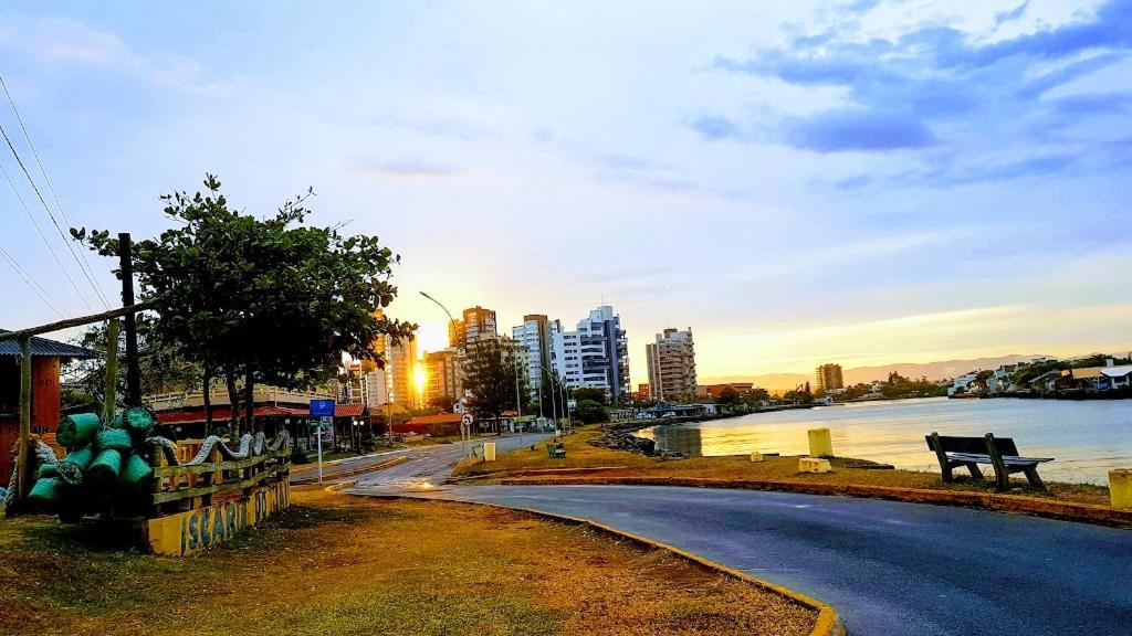 Casa De 2 Quartos Com 2 Ares-Condicionados Em Torres-Rs - Na Mais Bela Praia Gaucha - Cozinha - Banheiro - Tv Smart 32 E Wi-Fi - Estacionamento - Anfitria Superhost No Bnb Villa Kültér fotó