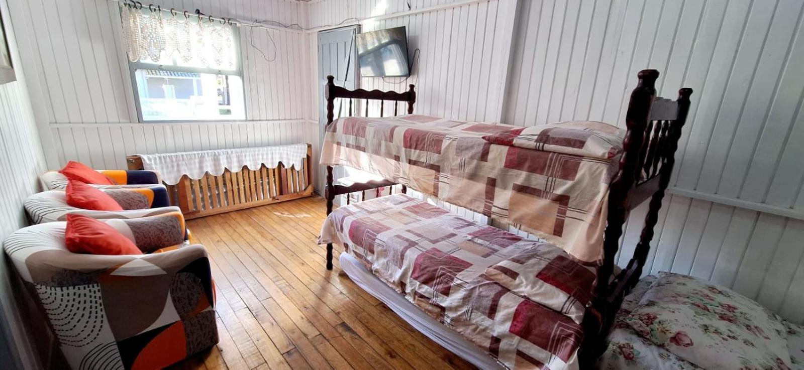 Casa De 2 Quartos Com 2 Ares-Condicionados Em Torres-Rs - Na Mais Bela Praia Gaucha - Cozinha - Banheiro - Tv Smart 32 E Wi-Fi - Estacionamento - Anfitria Superhost No Bnb Villa Kültér fotó